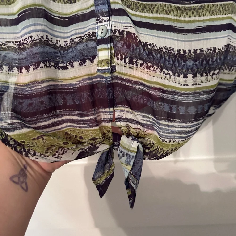 Lightweight Striped Button-Up Women's Top - Picture 3 of 6